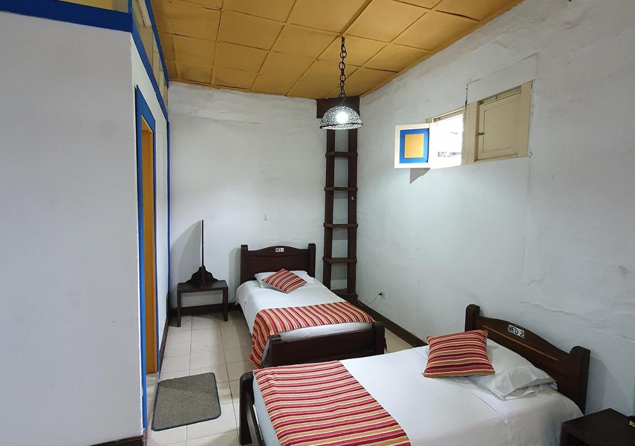 Hostal Ciudad De Segorbe Саленто Екстер'єр фото